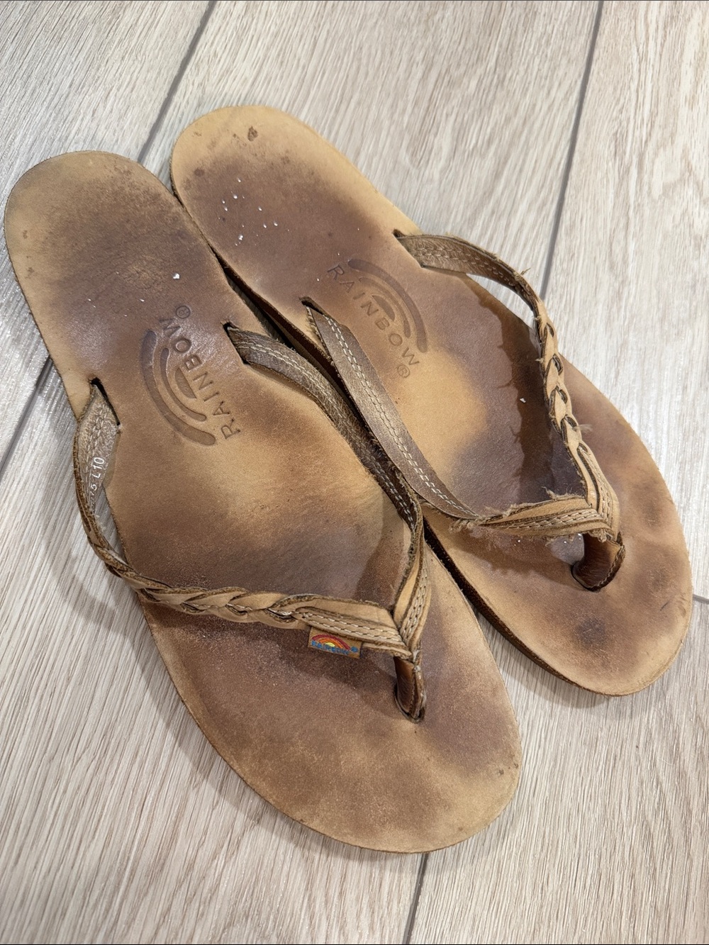 Y2K Rainbow Braided Flip Flops Sz 10 Leather Surf 90s Beachy Resortwear Trendy